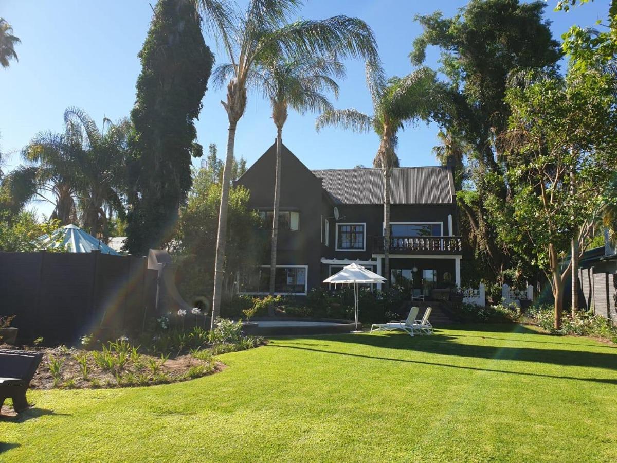 Le Must Residence Upington Esterno foto